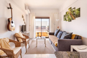 JOIVY Deluxe apt with terrace in Costa da Caprica